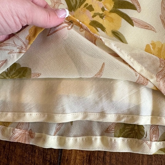 April Cornell | Vintage Butter Yellow Floral Cowl Neck Double Layer Tank Top - Picture 4 of 5